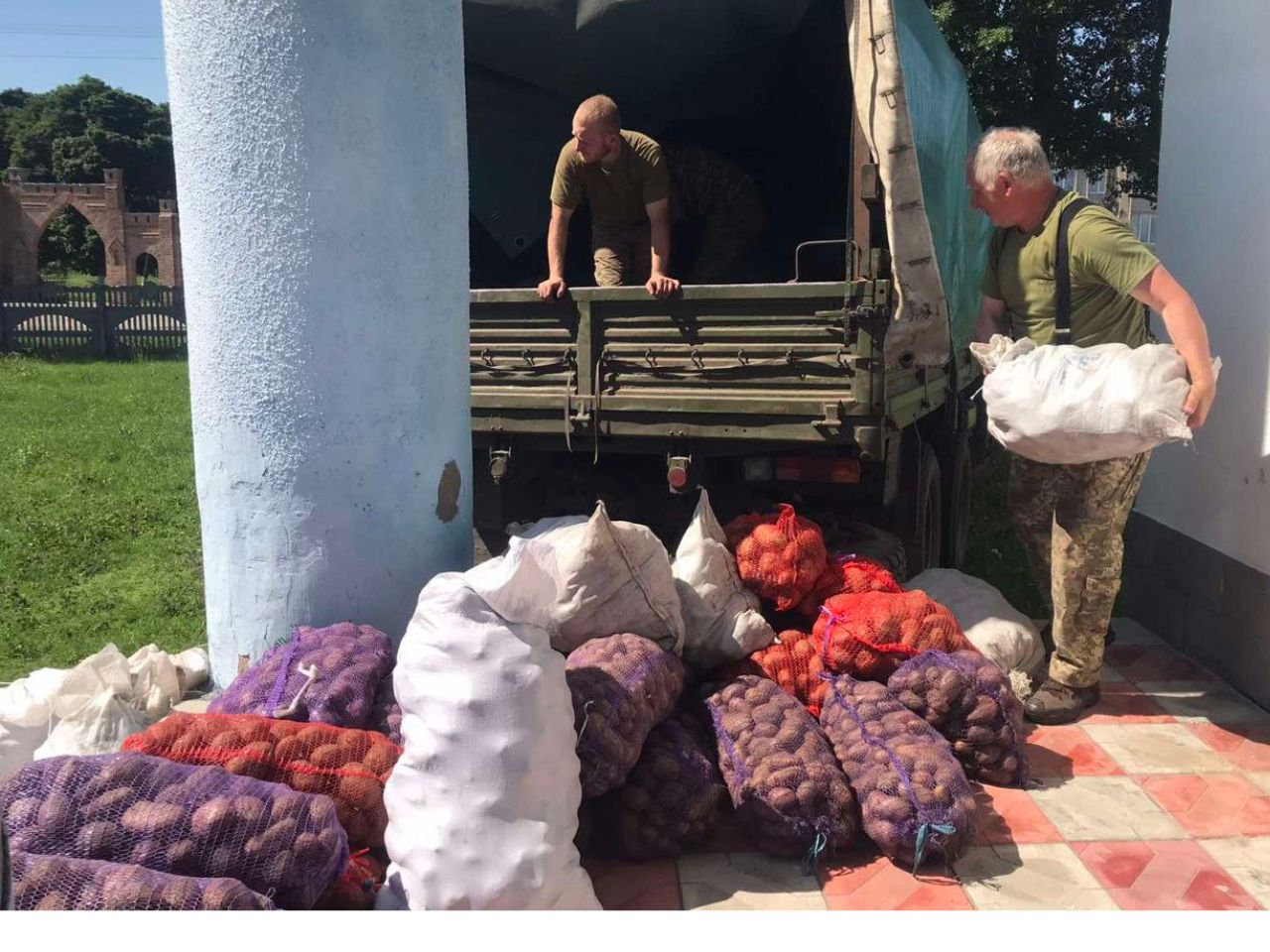 Линовицька громада зібрала для ЗСУ 20 т продуктів