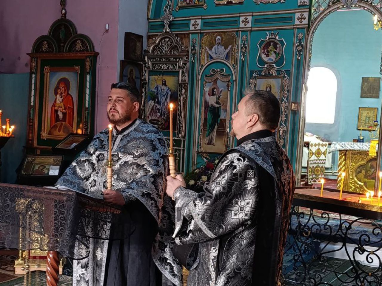 Рання з читанням дванадцяти страсних євангелій