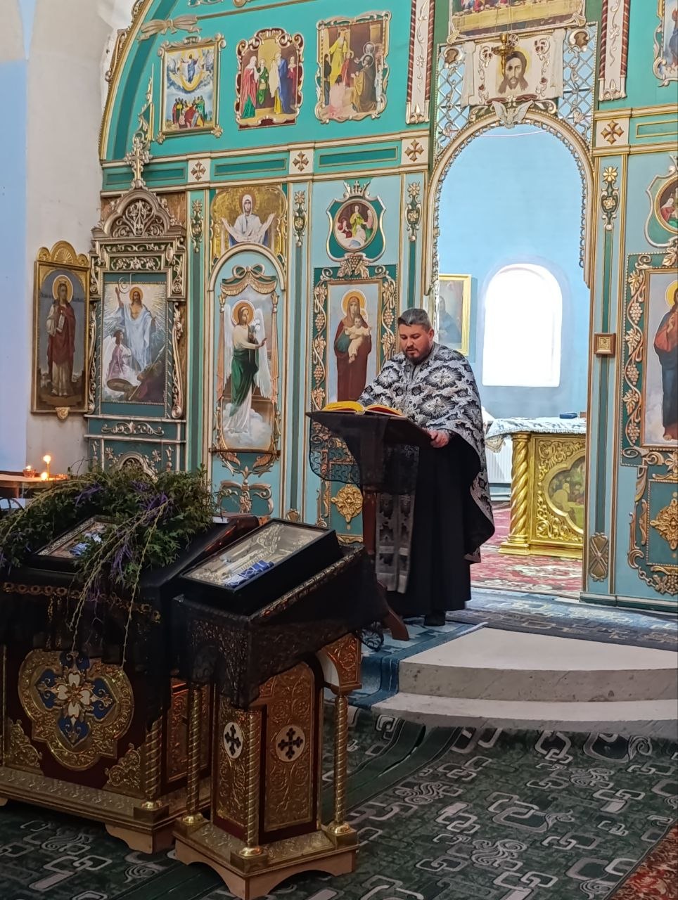 Вечірня з чином винесення Плащаниці  