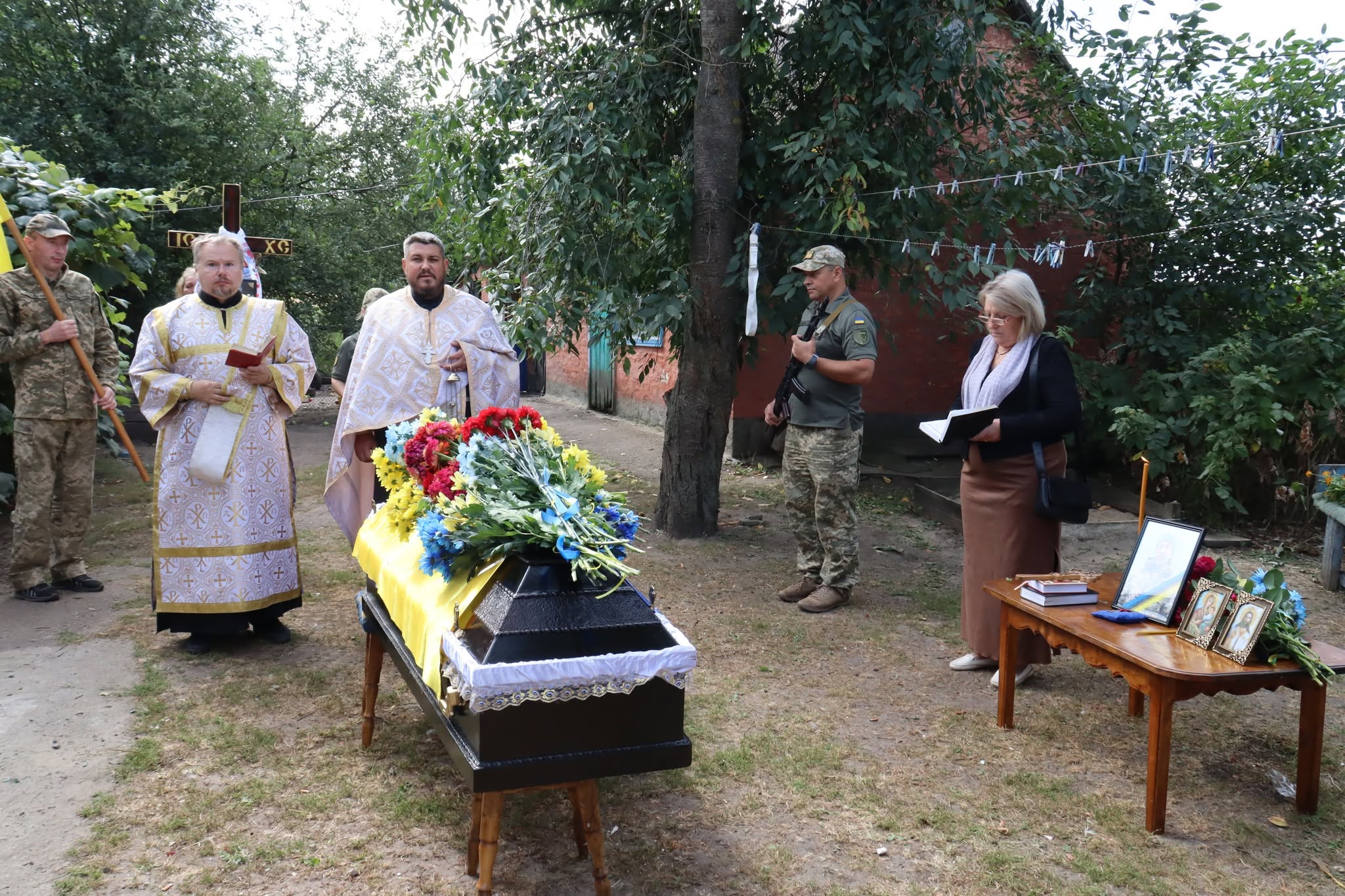 Заупокійна панахида за полеглим воїном Юрієм Запростим с. Врадіївка