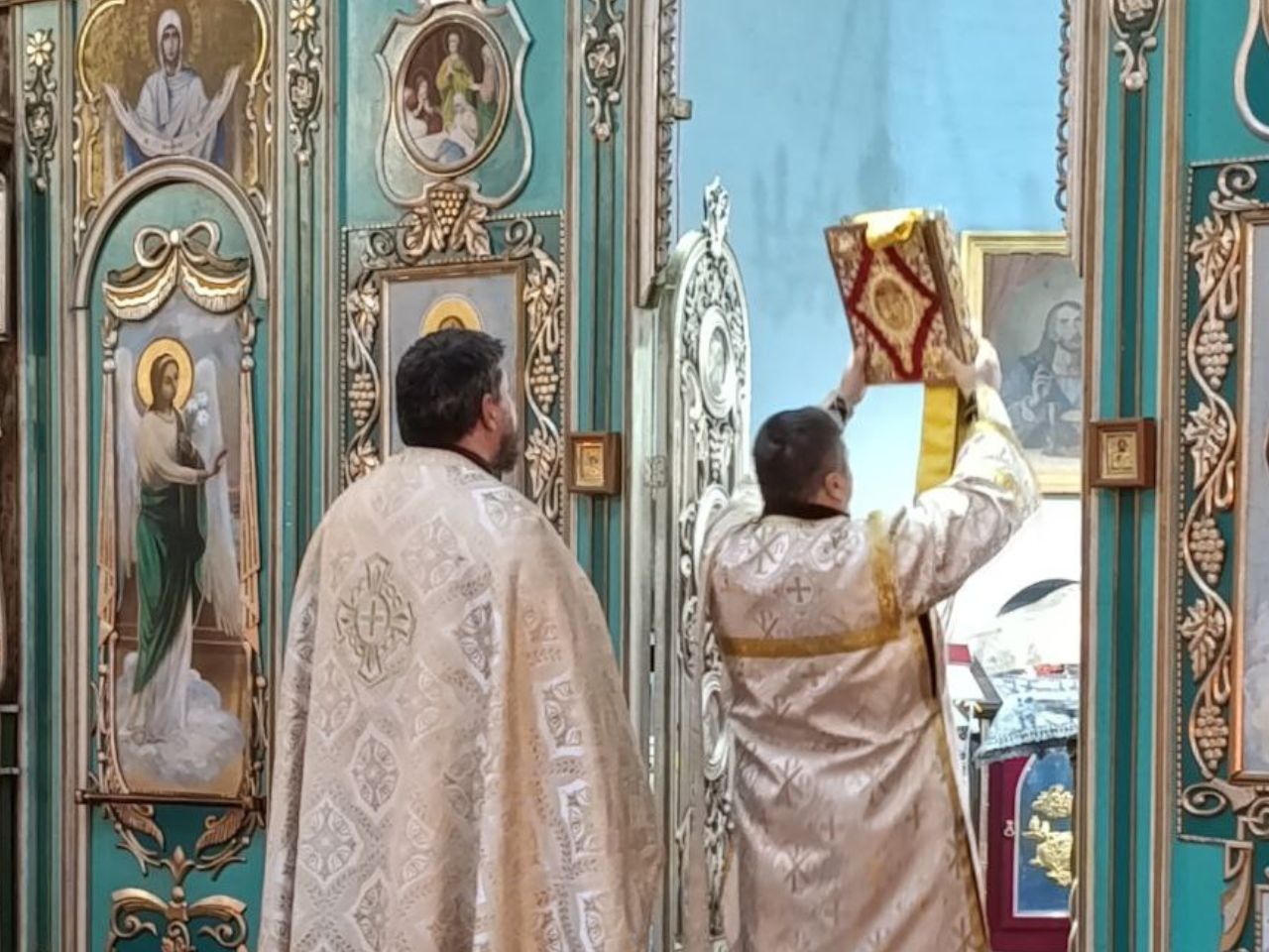 Божественна літургія в день пам'яті святителя Миколая, архієпископа Мир Лікійських, чудотворця