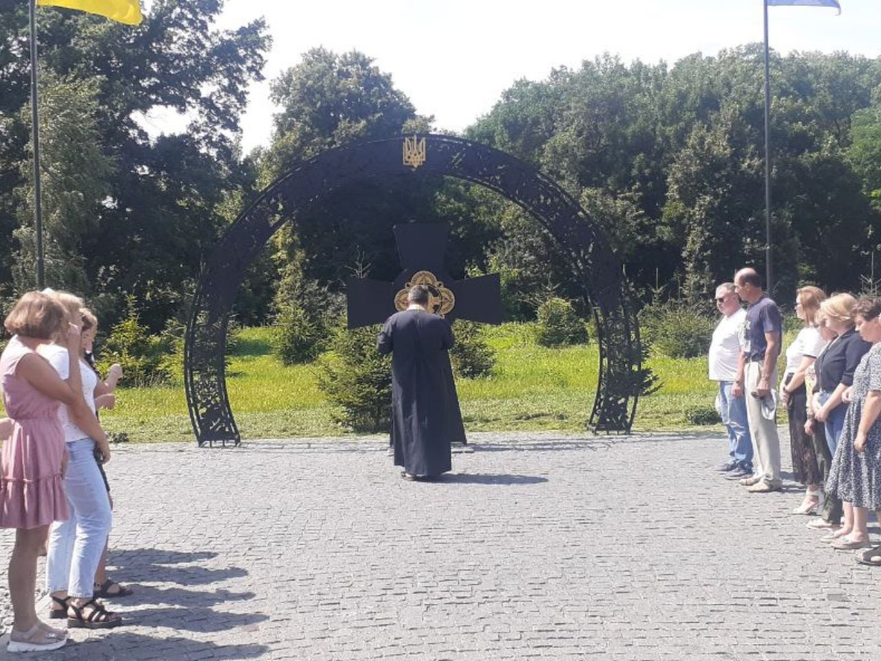 Ієрей Антоній (Лаврінович) відслужив літію на Алеї Героїв під час вшанування пам’яті жертв російського полону