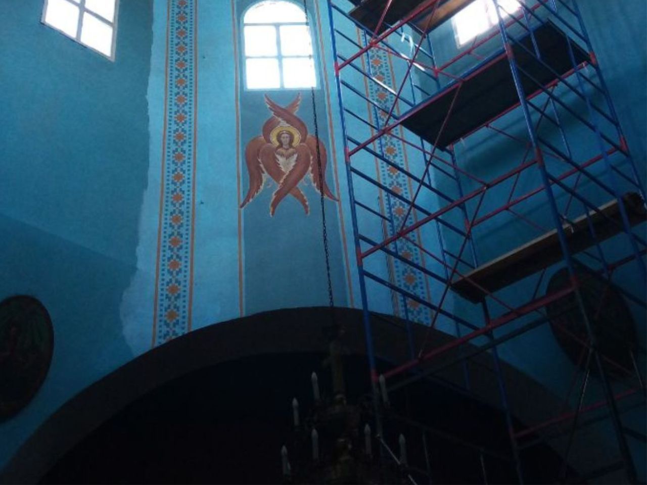 Триває розпис Свято Успенського храму с. Линовиця